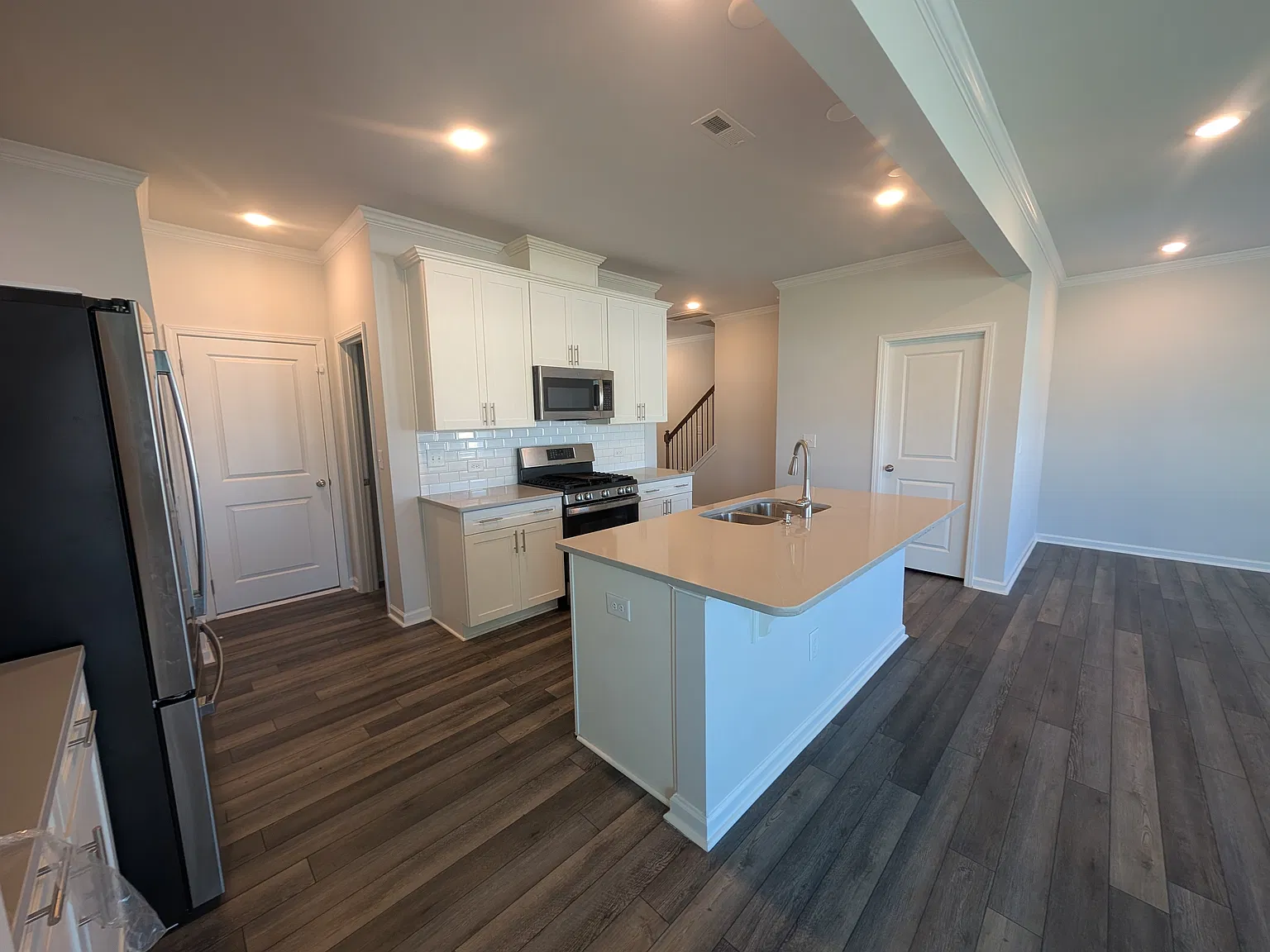 3 bed, 1924 sqft, $1,949 — Photo 4