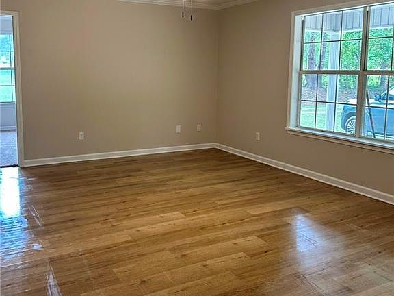 5th image of 136 Price Rd