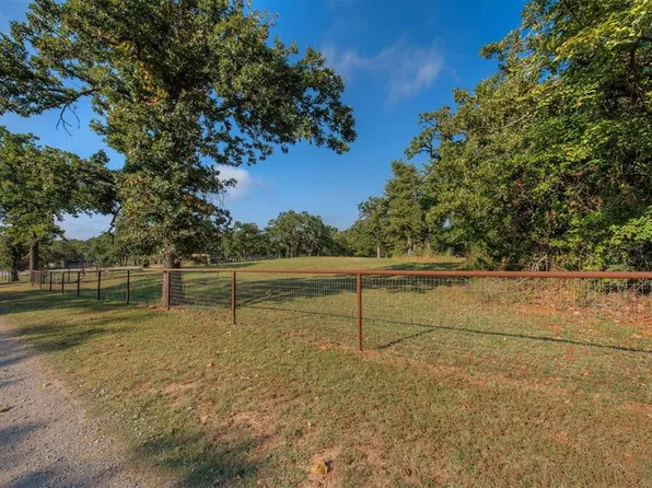 8101 E Rock Creek Rd, Norman, OK 73026