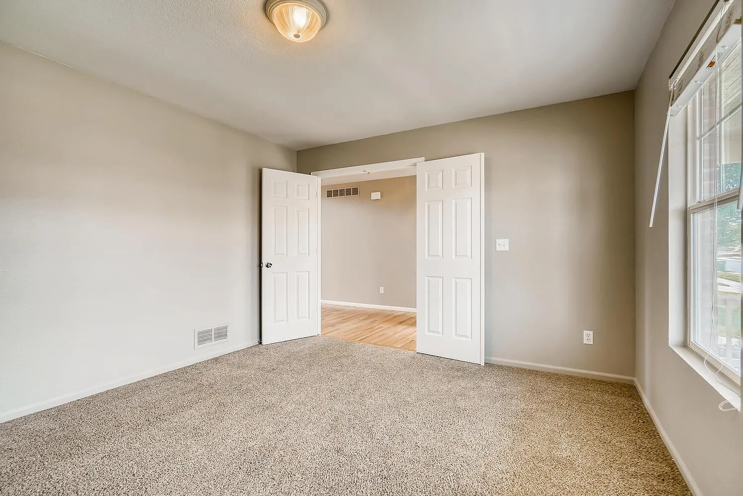 5 bed, 3.5 bath, 2624 sqft, $3,200 — Photo 3