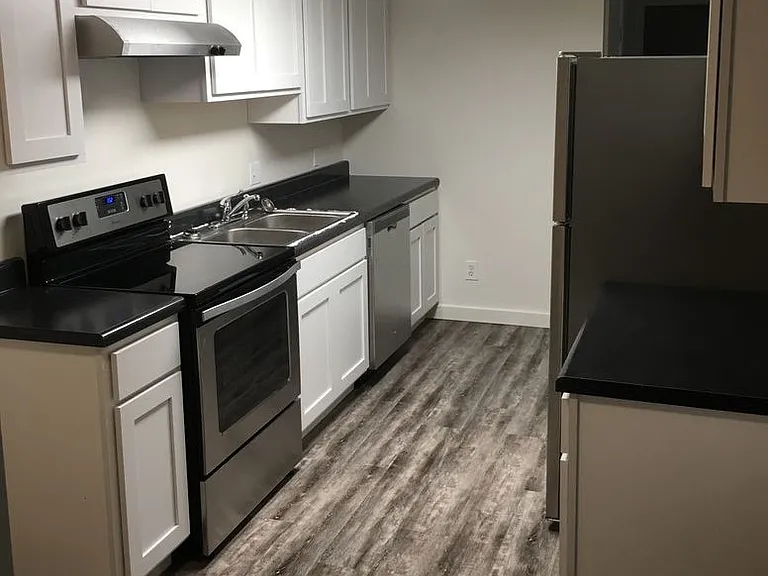 1902 Karen Ct — Photo 12