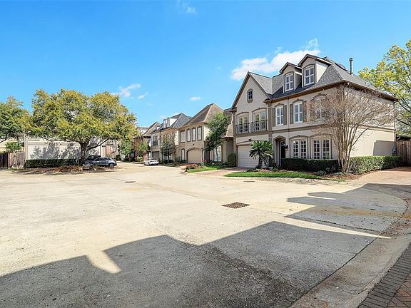 3rd image of 1410 E Hilshire Park Dr