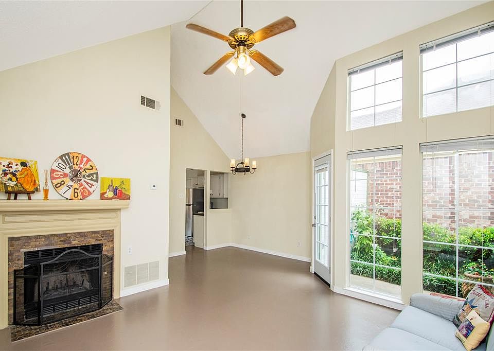 1st image of 4119 Hollow Oak Dr