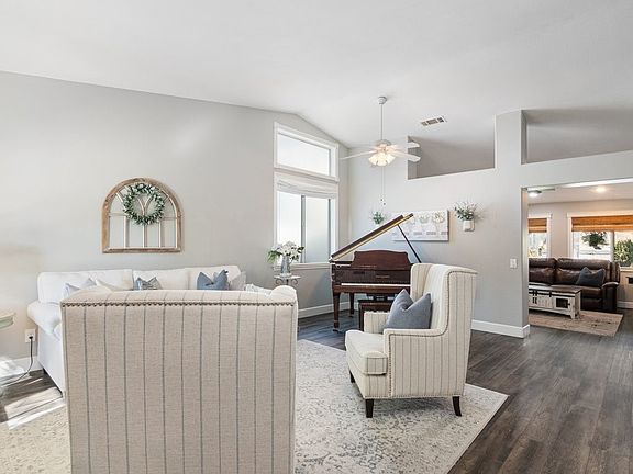 4th image of 32848 Freesia Way