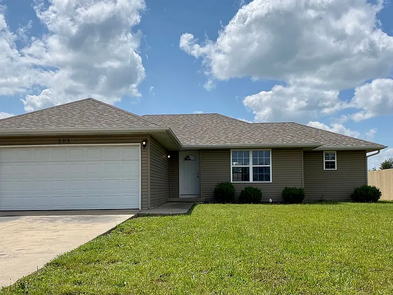 203 N Christopher Ln — Photo 1