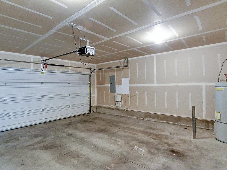 2215 Sam Parrett Dr — Photo 38