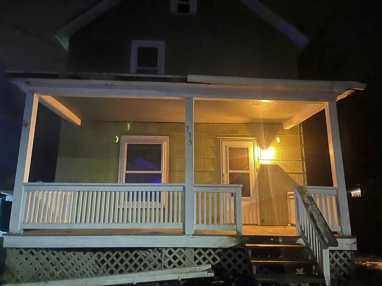 735 Hopkins St photo 1