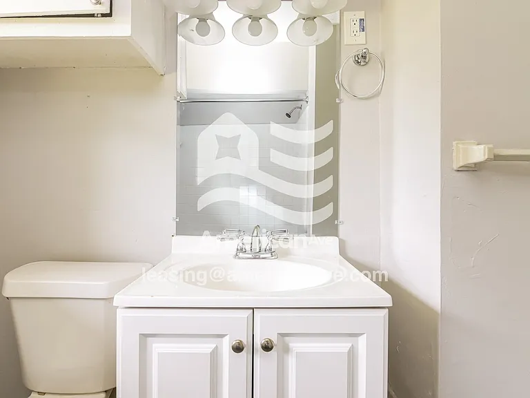 1072886_014_bathroom_14.jpg