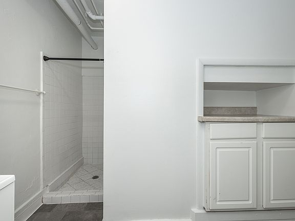 5th image of 1410 N Marion St APT 13