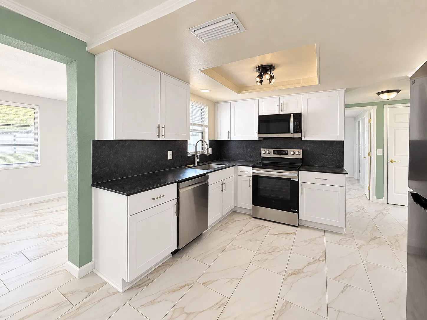 2 bed, 2.0 bath, 1042 sqft, $1,550 — Photo 4