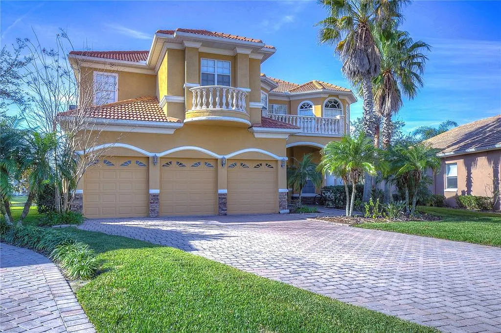 6 bed, 5.5 bath, 4829 sqft, $5,000 — Photo 1