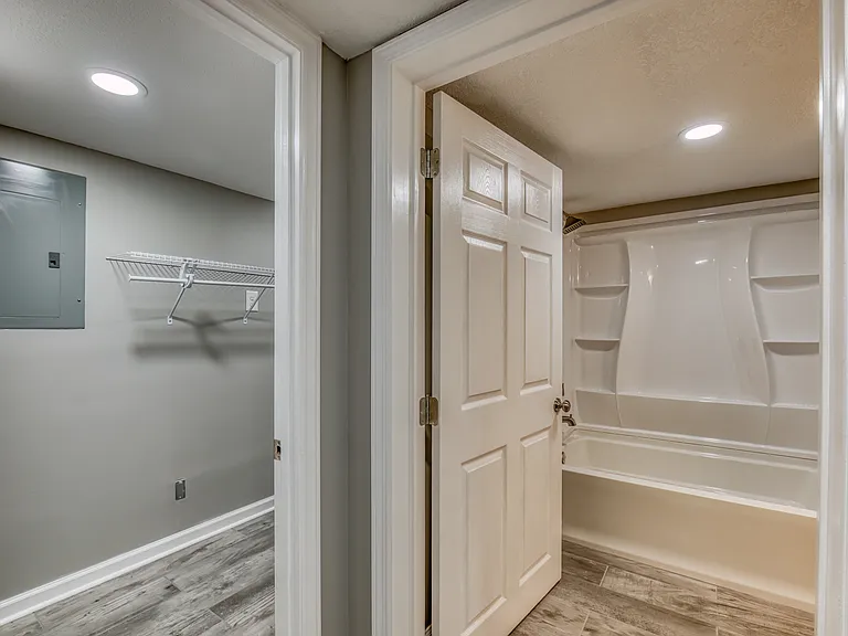 1216 Norway St #102 — Photo 8