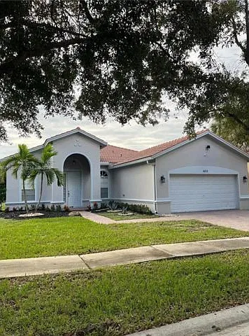 4 bed, 2.0 bath, 2172 sqft, $4,650 — Photo 1