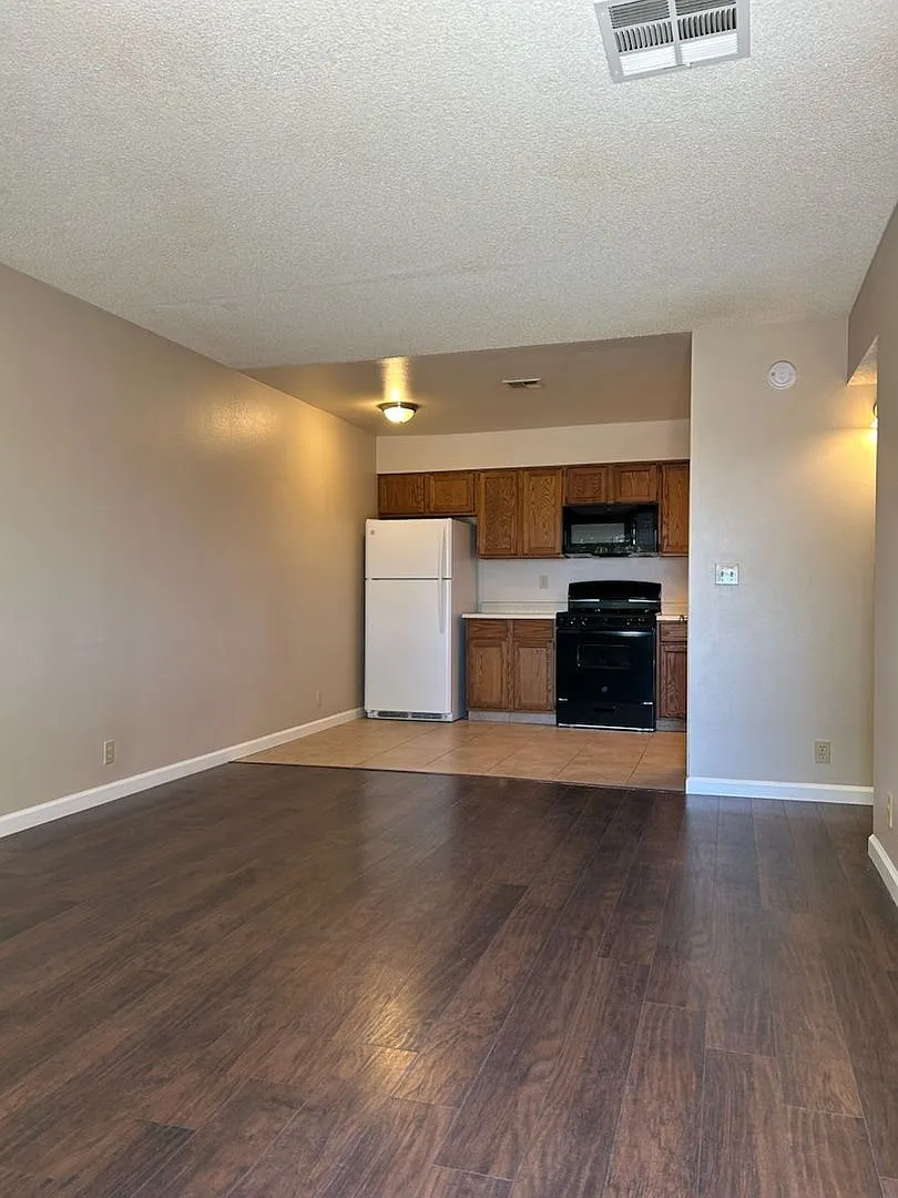 425 Rick Ct. — Photo 2