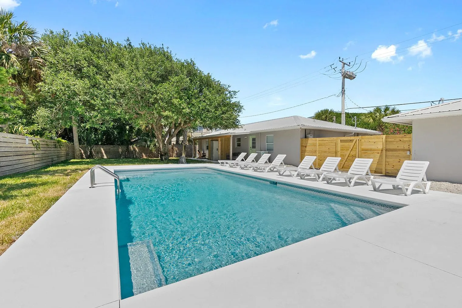 2 bed, 1.0 bath, 1194 sqft, $3,158 — Photo 3