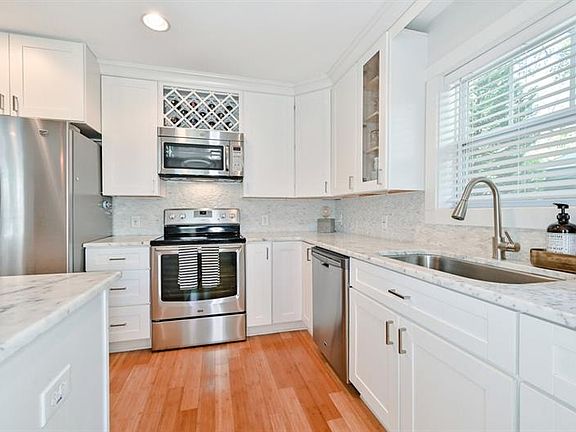 5th image of 2759 Fraser St SE