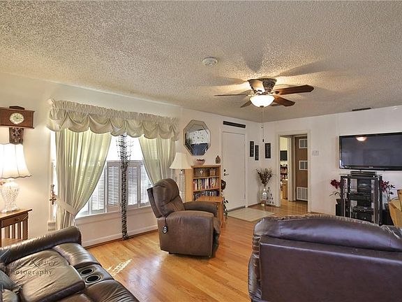 4th image of 1450 Park Ave