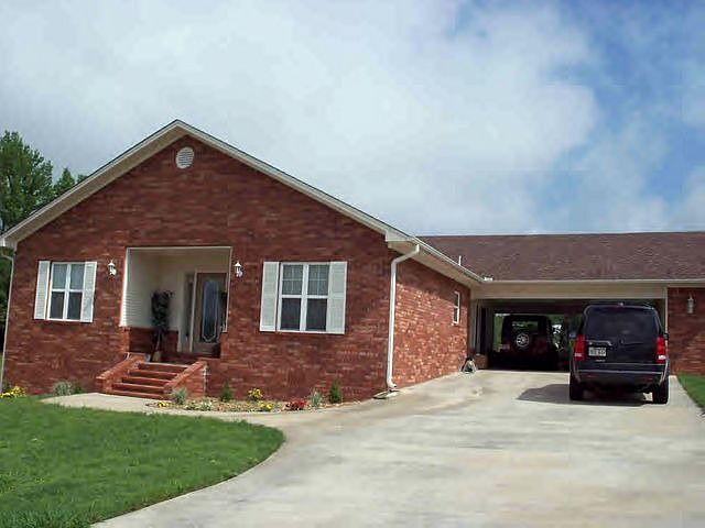 1st image of 102 Caddo Springs Dr