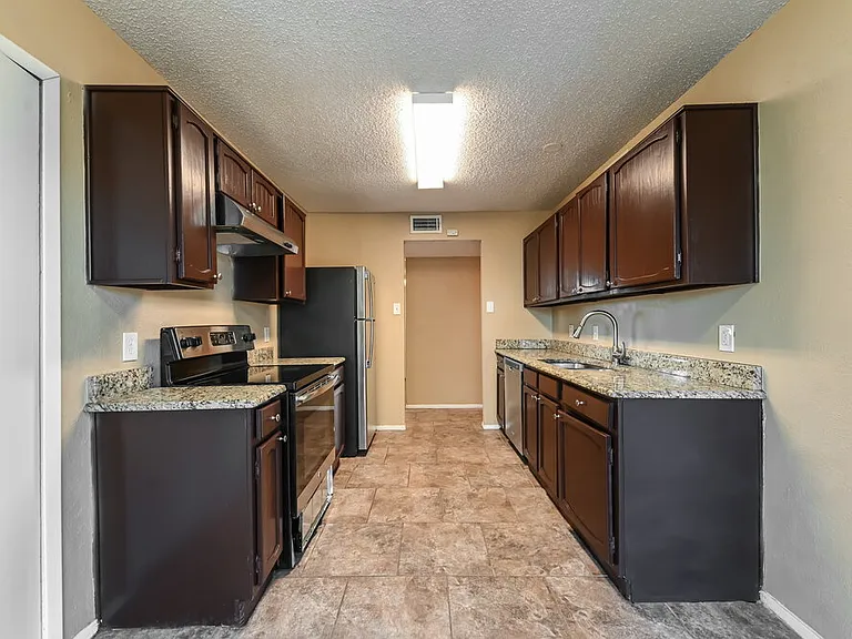 1522 Sunset Ln — Photo 8
