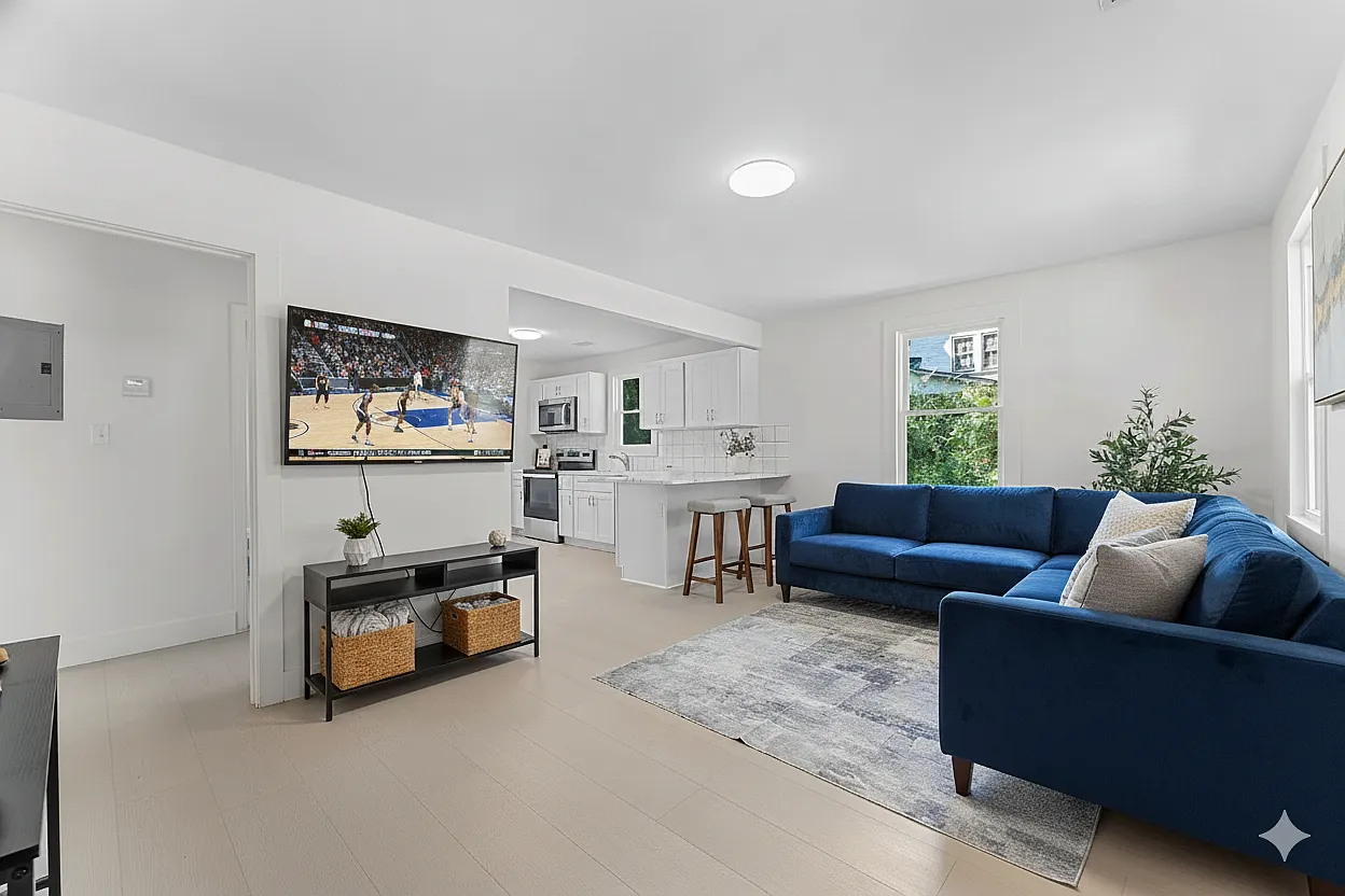3 bed, 1240 sqft, $1,900 — Photo 1