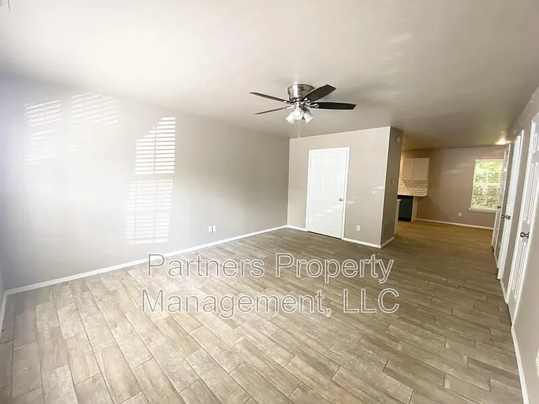 1526 N Addington Ave #1 — Photo 7
