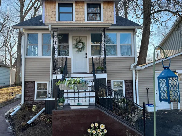 26181 W Lakeview Ave, Ingleside, IL 60041