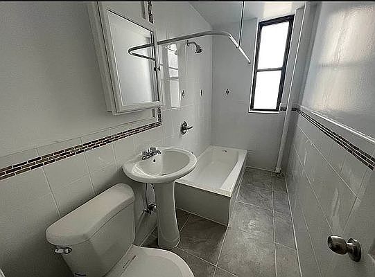 5th image of 4330 46th St APT 4B