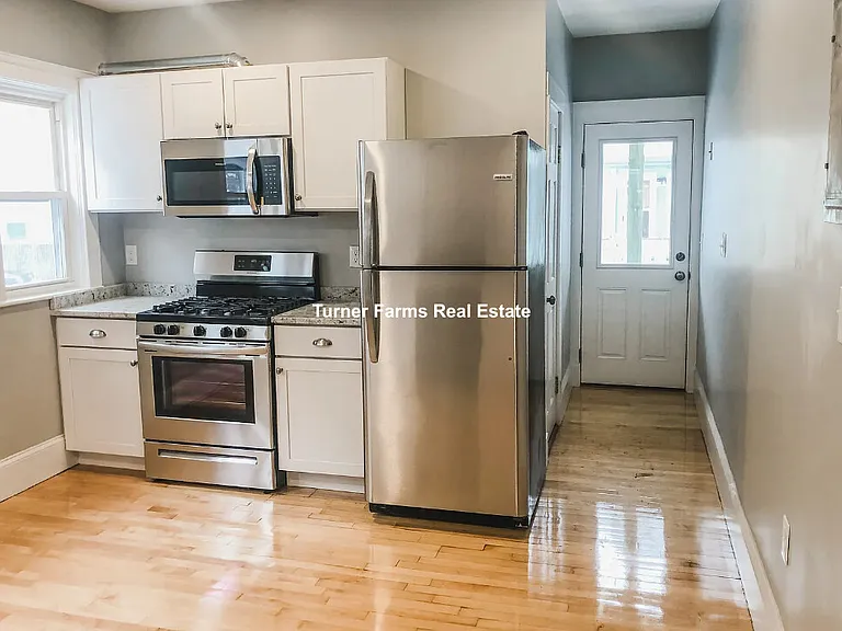 17 Berwick Rd — Photo 1