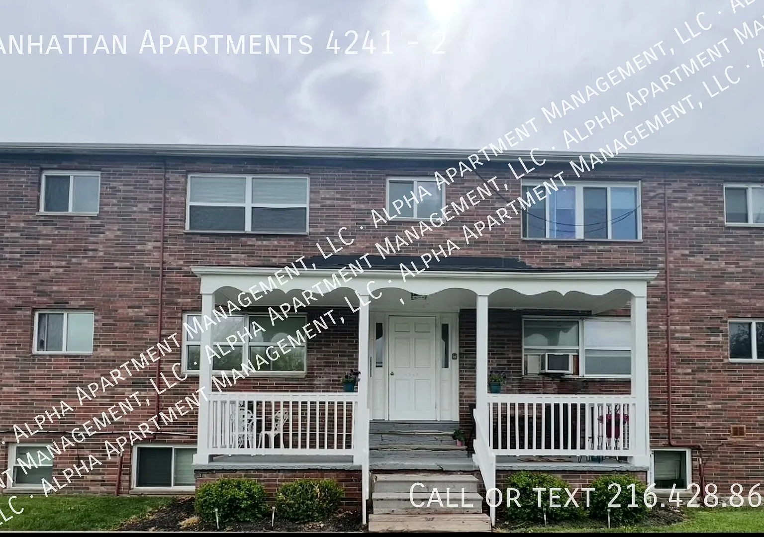 Spacious 3 bedrooms right in Brunswick — Photo 1