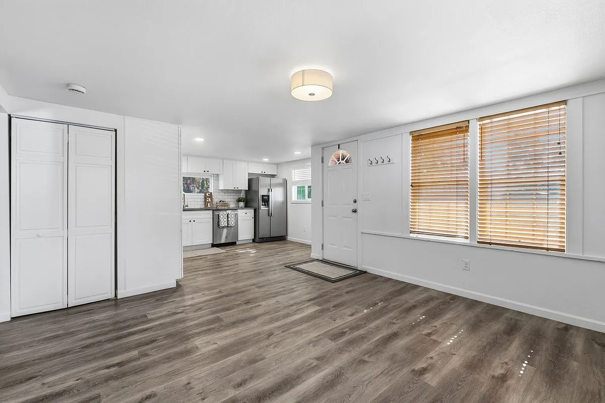 2 bed, 1.0 bath, 609 sqft, $1,725 — Photo 4