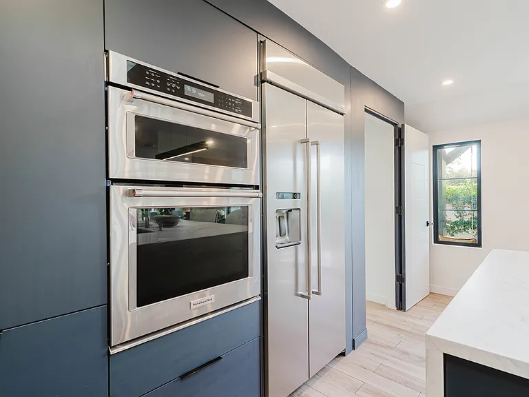 3605 Kelton Ave — Photo 16