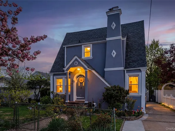 154 E Dean Street, Freeport, NY 11520