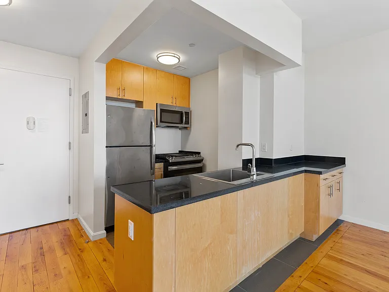34-46 Vernon Blvd #E601 — Photo 8