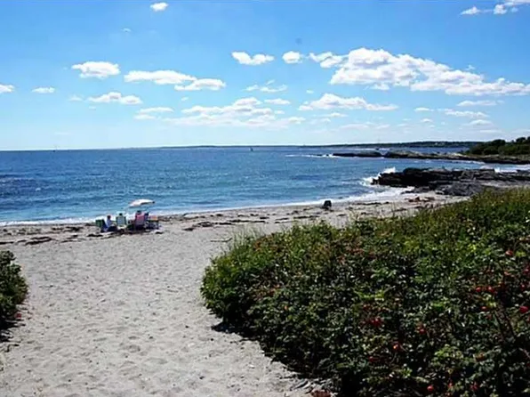 17 Commonwealth Ave, Newport, RI 02840