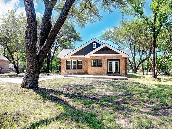 3rd image of 506 W San Saba St