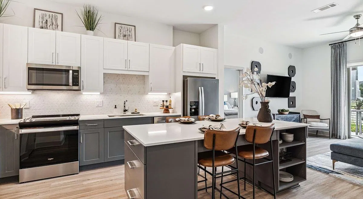 1 bed, 1.0 bath, 769 sqft, $1,845 — Photo 2
