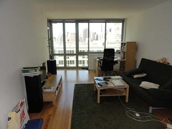 4th image of 4615 Center Blvd APT 905