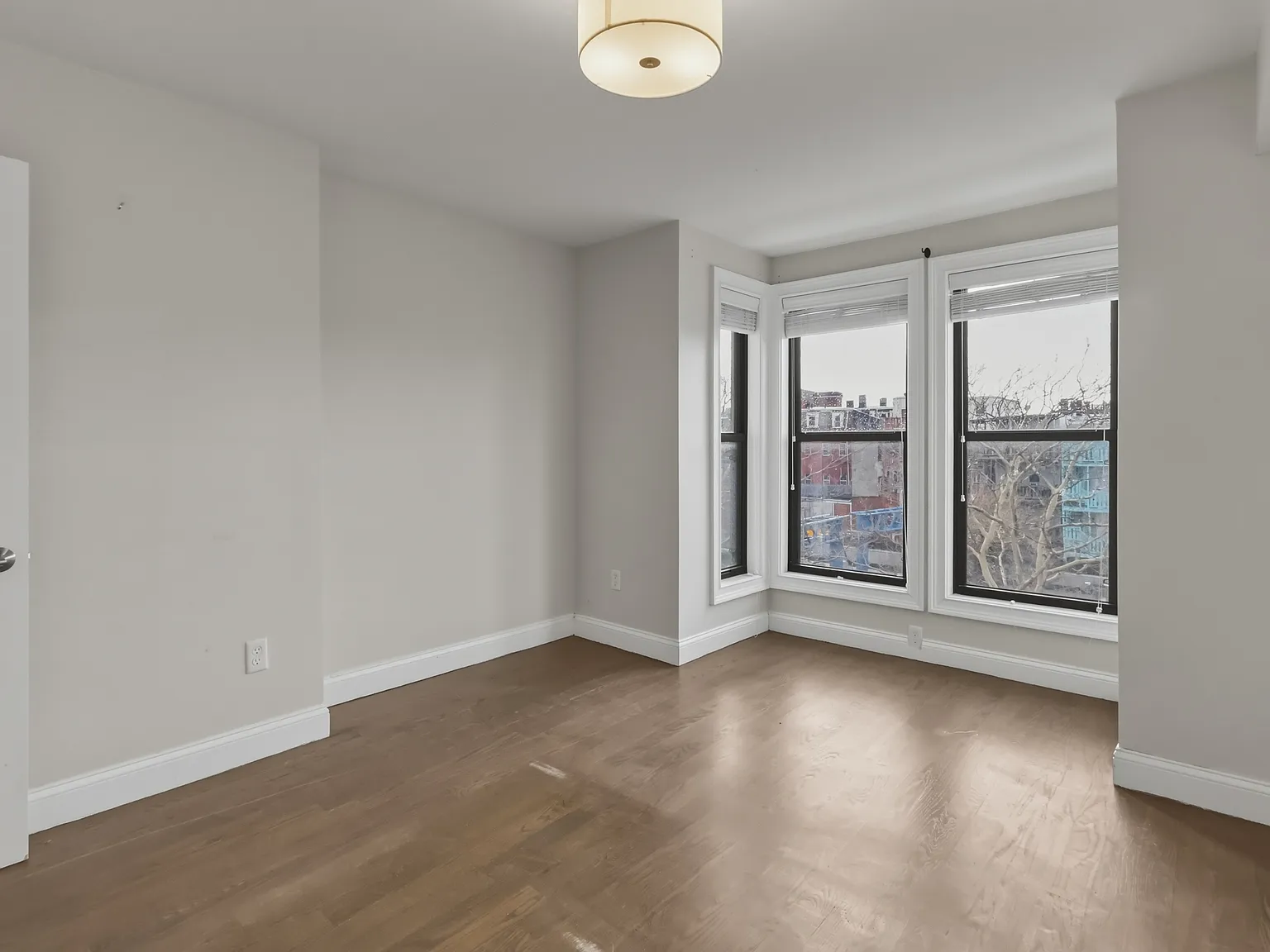 1 bed, 585 sqft, $2,300 — Photo 2