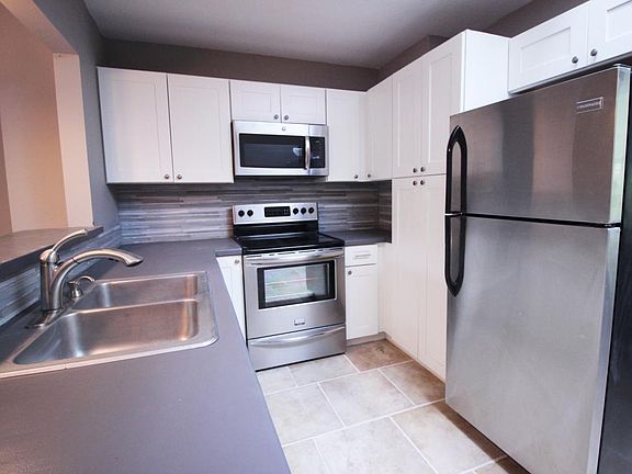 2nd image of 8444 Robinson St