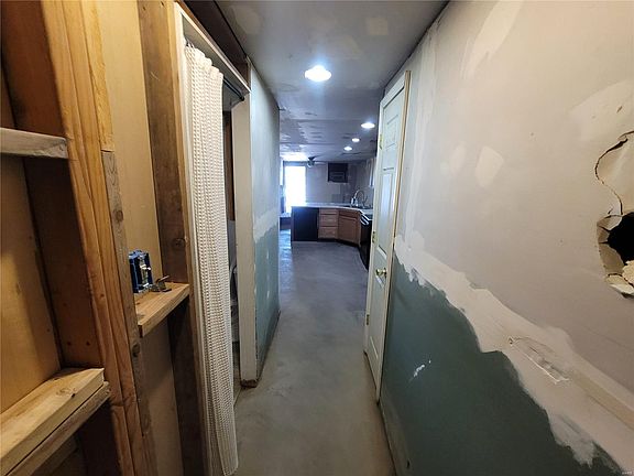 4th image of 3870 Marine Ave