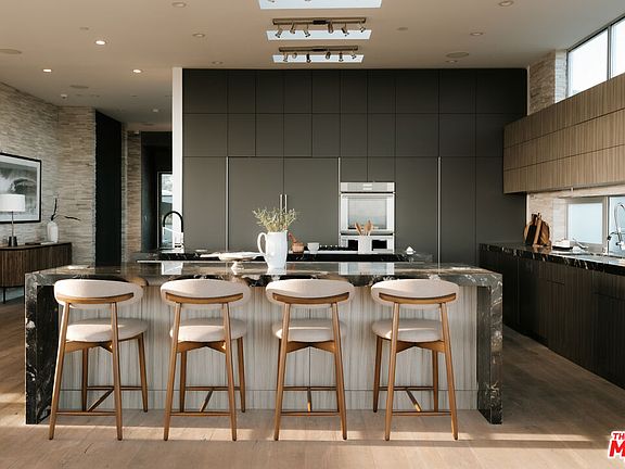 3rd image of 701 Rochedale Way