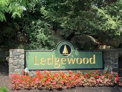 6 Ledgewood Way APT 19, Peabody, MA, 01960