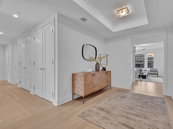 3rd image of 200 E 79th St APT 4B