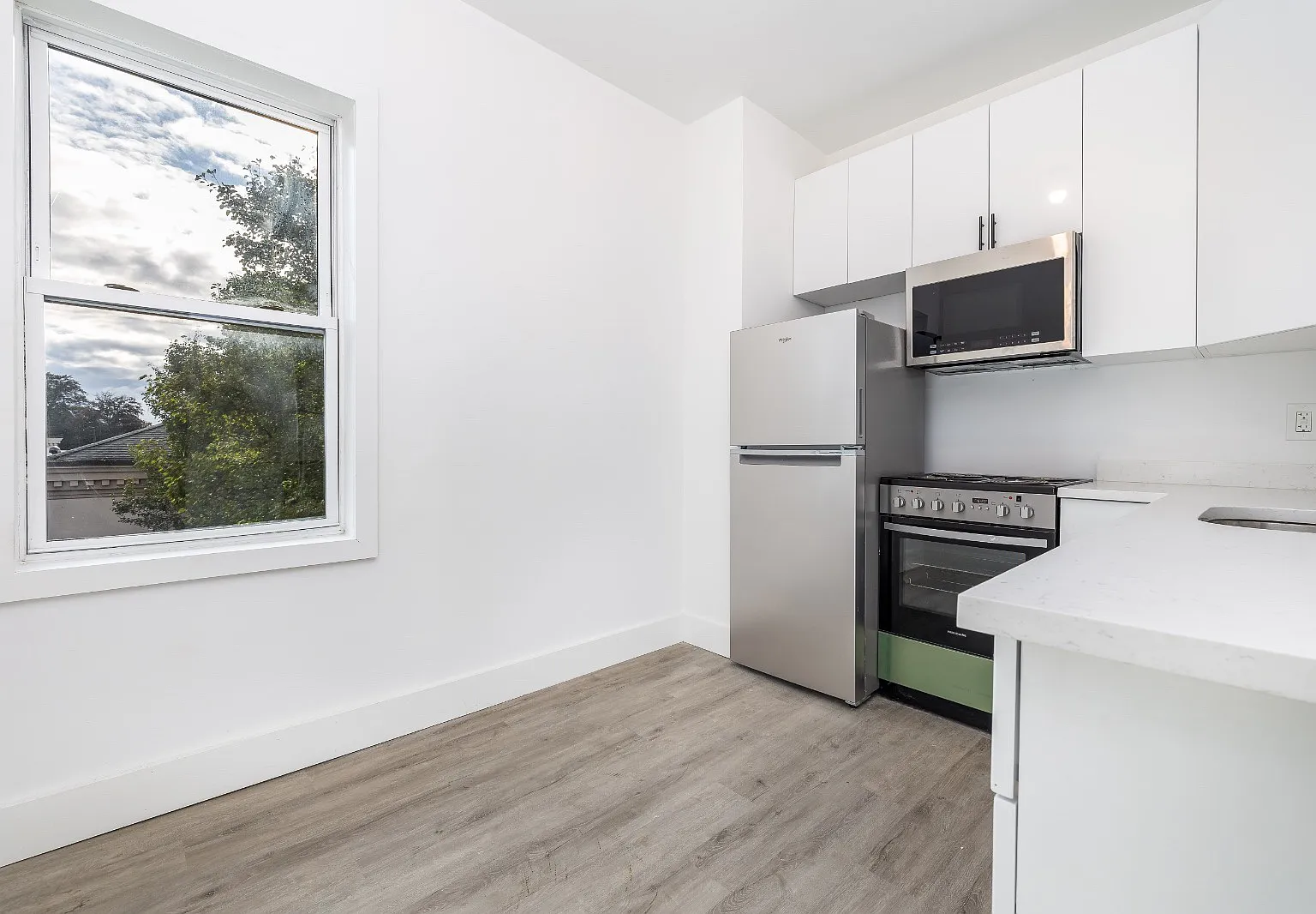 Studio, 500 sqft, $1,049 — Photo 2