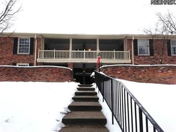 1300 Culpepper Dr, Akron, OH 44313