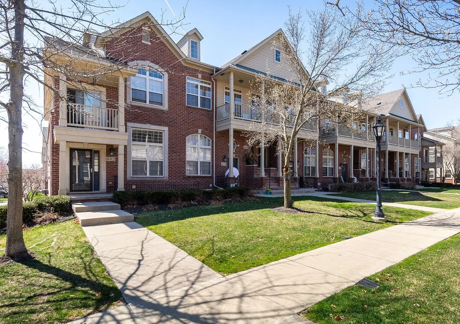 Spacious 3R2B Condo in Walled Lake — Photo 1