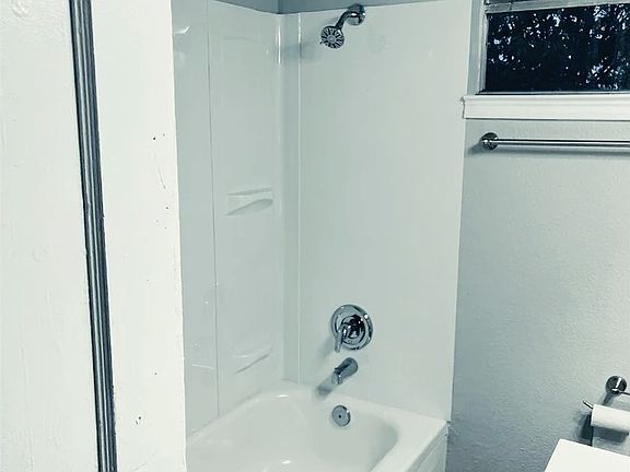 3rd image of 317 CINCINNATI AVE