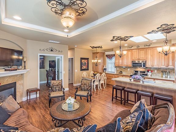 3rd image of 51 Pepperwood Way #51