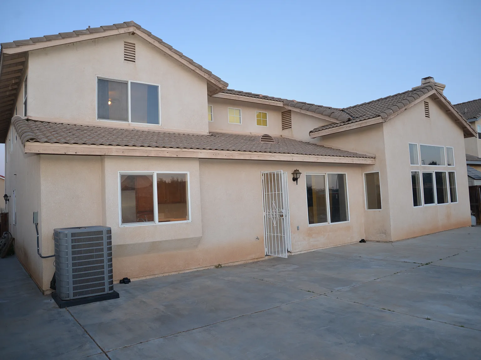4 bed, 2409 sqft, $3,290 — Photo 3