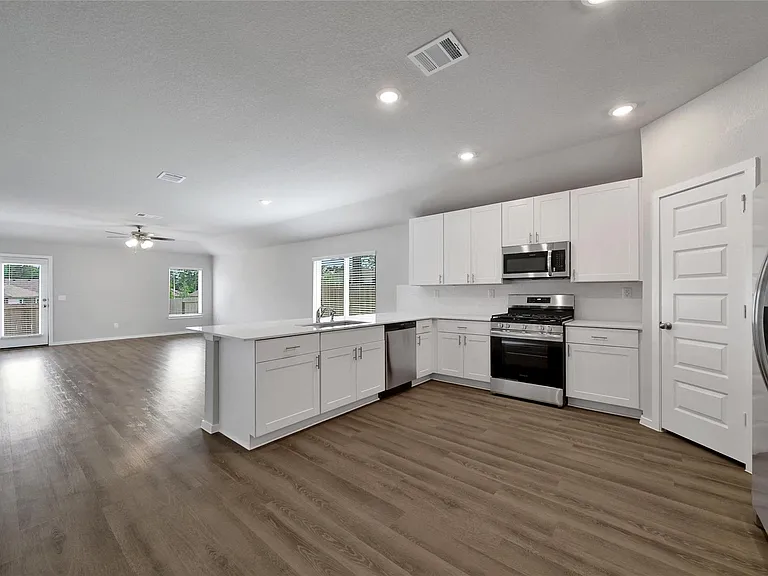 8007 Camphor Ct — Photo 6